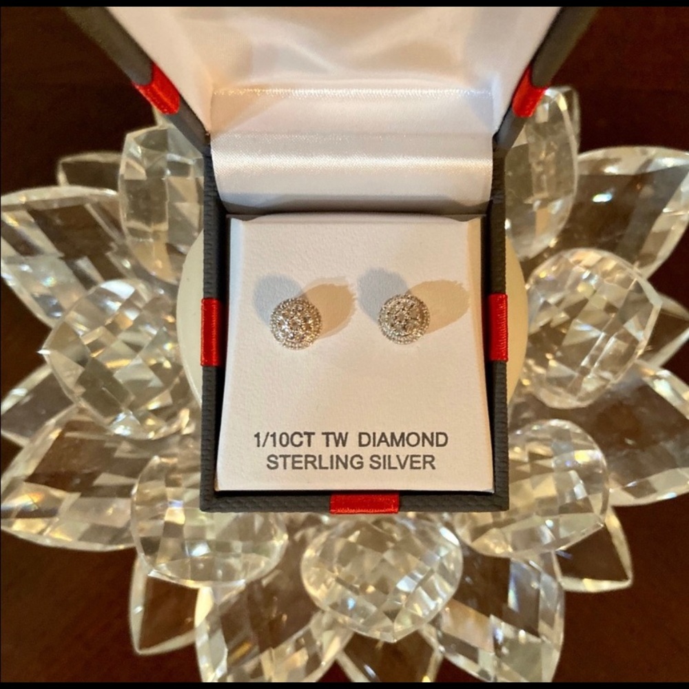 🆕GENUINE CLUSTER DIAMOND STUD EARRING IN GIFT BOX. YOU ARE GOING TO LOVE. NEW